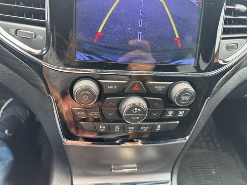Used 2019 Jeep Grand Cherokee Laredo AWD/4WD image 13
