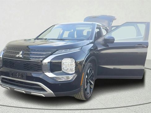 Used 2023 Mitsubishi Outlander SE image 10