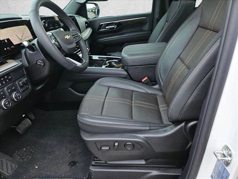 Used 2025 Chevrolet Tahoe High Country image 15