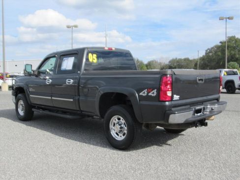 Used 2005 Chevrolet Silverado 2500 LT w/ Heavy-Duty Power Package image 5