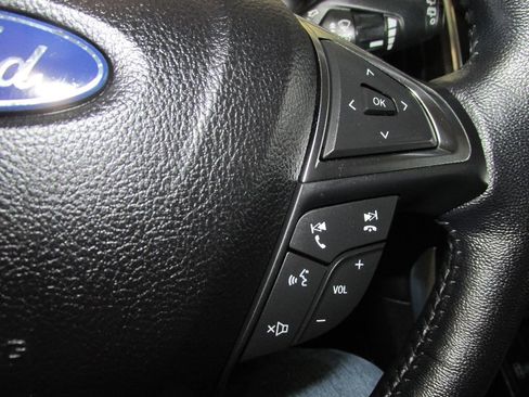 Used 2022 Ford Edge Titanium image 17