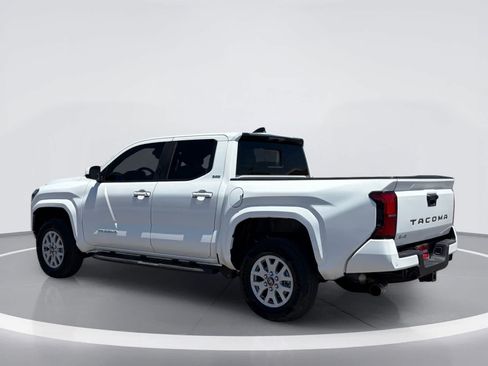 Used 2025 Toyota Tacoma SR5 AWD/4WD image 3