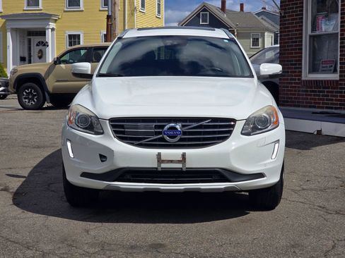 Used 2016 Volvo XC60 T5 Platinum image 2