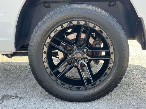 Used 2019 RAM 1500 Classic SLT image 11