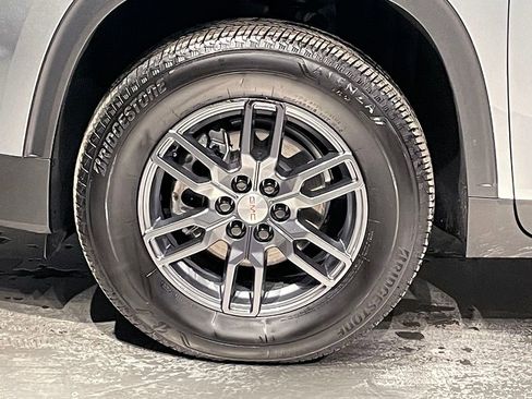 Used 2025 GMC Acadia Elevation image 40