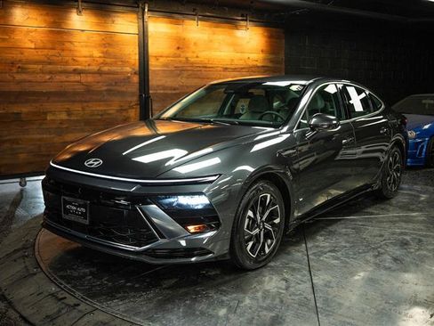 Used 2025 Hyundai Sonata SEL image 2