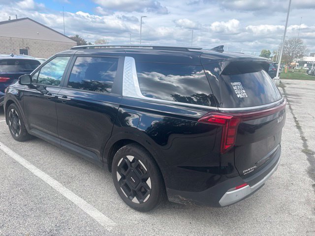 Used 2025 Kia Carnival EX FWD image 3