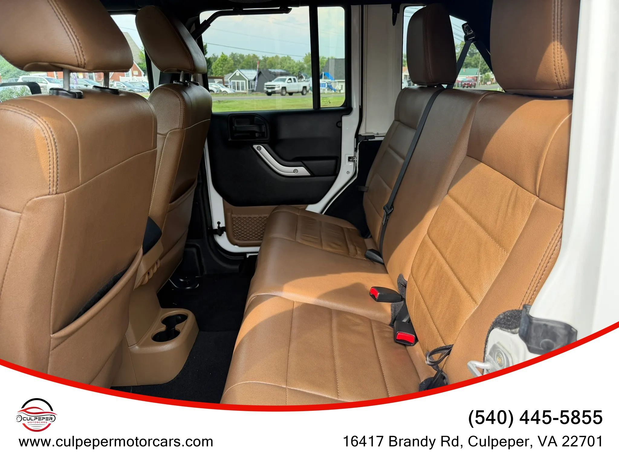 Used 2012 Jeep Wrangler Unlimited Sahara w/ Connectivity Group AWD/4WD image 9