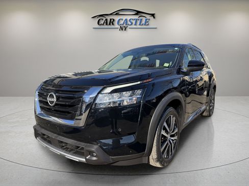 Used 2023 Nissan Pathfinder Platinum w/ Cargo Package FWD image 13