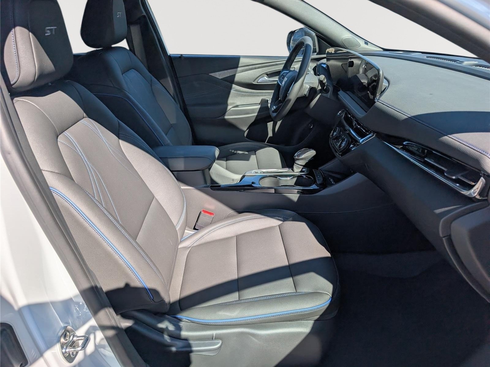 New 2026 Buick Envista Sport Touring w/ Convenience I Package FWD image 8