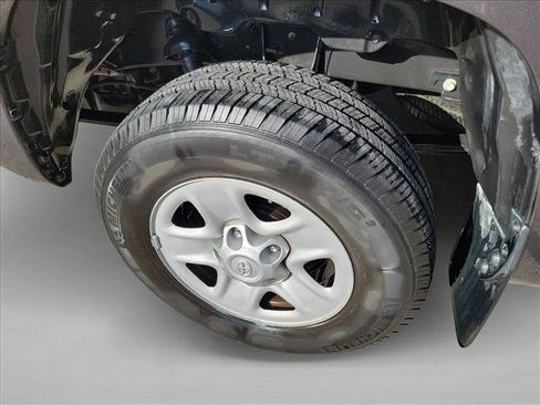 Used 2017 Toyota Tundra SR5 RWD image 12
