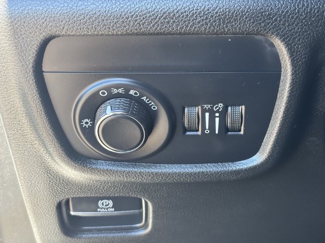 Used 2023 Jeep Grand Cherokee L Laredo AWD/4WD image 33