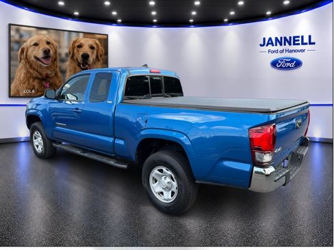Used 2018 Toyota Tacoma SR5 AWD/4WD image 8