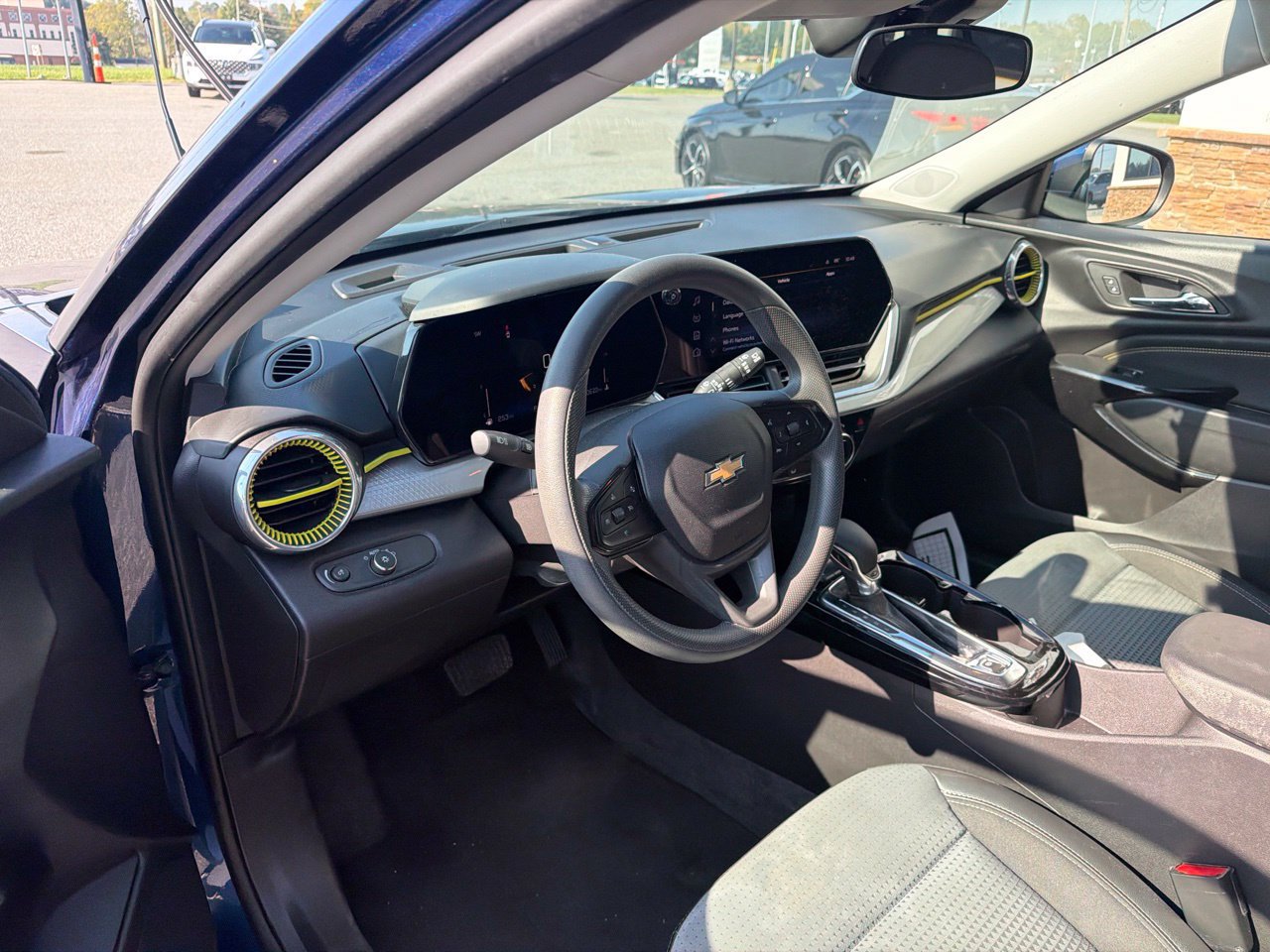 Used 2024 Chevrolet Trax LT FWD image 4