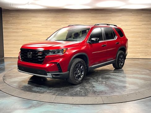 Used 2025 Honda Pilot TrailSport image 5