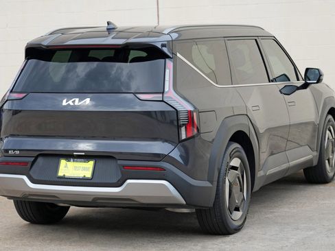 Used 2024 Kia EV9 Wind AWD/4WD image 54