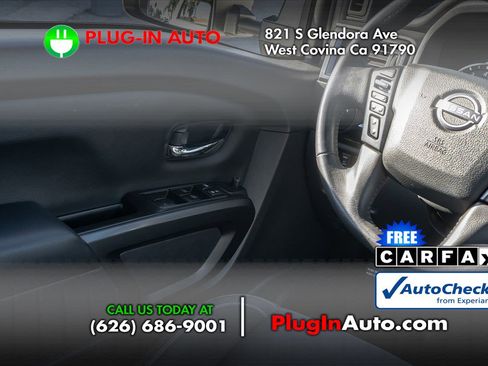 Used 2023 Nissan Titan SV w/ SV Convenience Package image 16