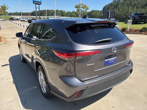 Used 2021 Toyota Highlander LE image 16