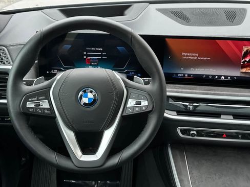 Used 2025 BMW X5 xDrive50e image 15