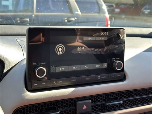 Used 2023 Honda HR-V LX image 9