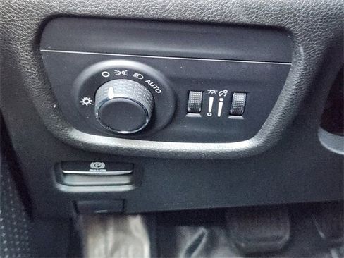 Used 2022 Jeep Grand Cherokee Altitude image 23