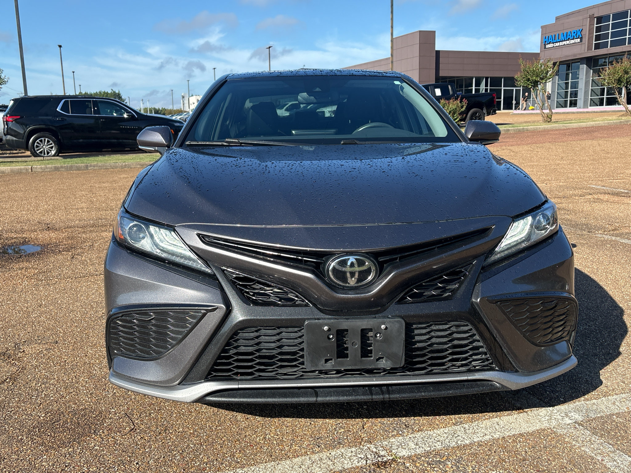 Used 2022 Toyota Camry XSE FWD image 2