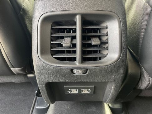 Used 2021 Jeep Cherokee Latitude Plus image 40