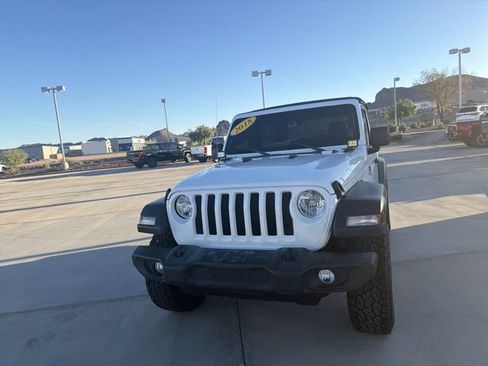 Used 2018 Jeep Wrangler Sport AWD/4WD image 2