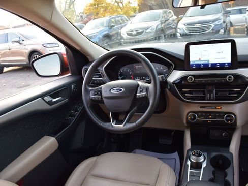 Used 2020 Ford Escape SEL image 12
