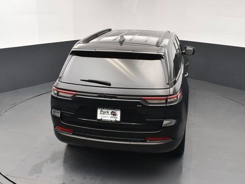 Used 2023 Jeep Grand Cherokee Altitude image 17