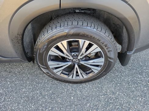 Used 2023 Nissan Rogue SV image 6