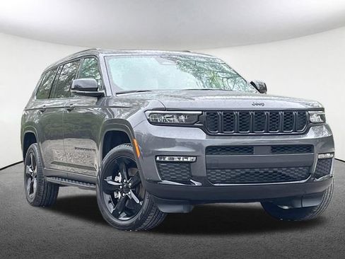 Used 2025 Jeep Grand Cherokee L Limited w/ Black Appearance Package AWD/4WD image 2