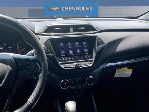 Used 2022 Chevrolet TrailBlazer RS w/ Technology Package FWD image 9