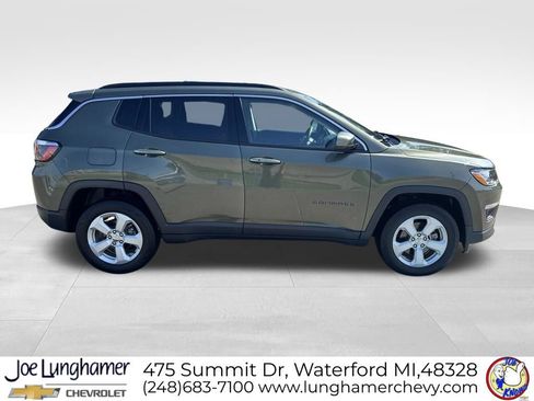 Used 2019 Jeep Compass Latitude w/ Cold Weather Group AWD/4WD image 2