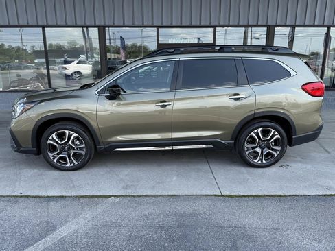Used 2025 Subaru Ascent Touring AWD/4WD image 8