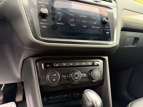 Used 2018 Volkswagen Tiguan SE AWD/4WD image 61