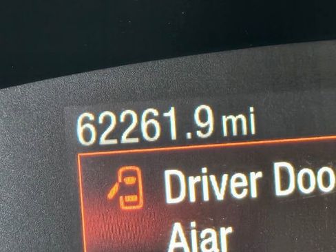 Used 2020 Ford Escape SE image 24