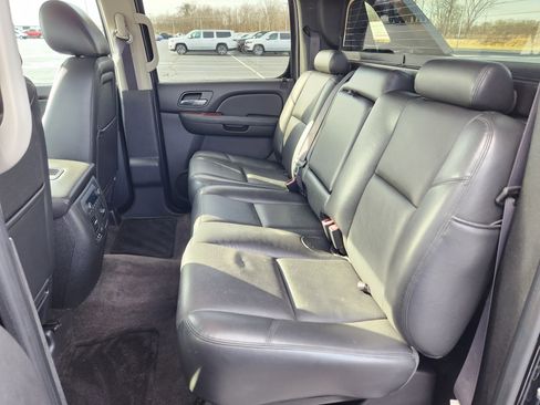 Used 2013 Chevrolet Avalanche LTZ image 11