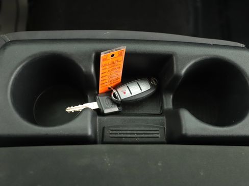 Used 2023 Nissan Titan SV image 18