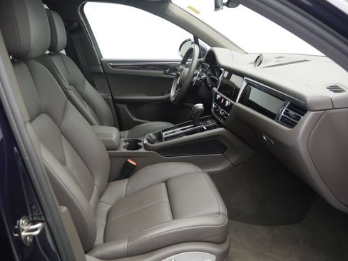 Certified 2023 Porsche Macan AWD/4WD image 24