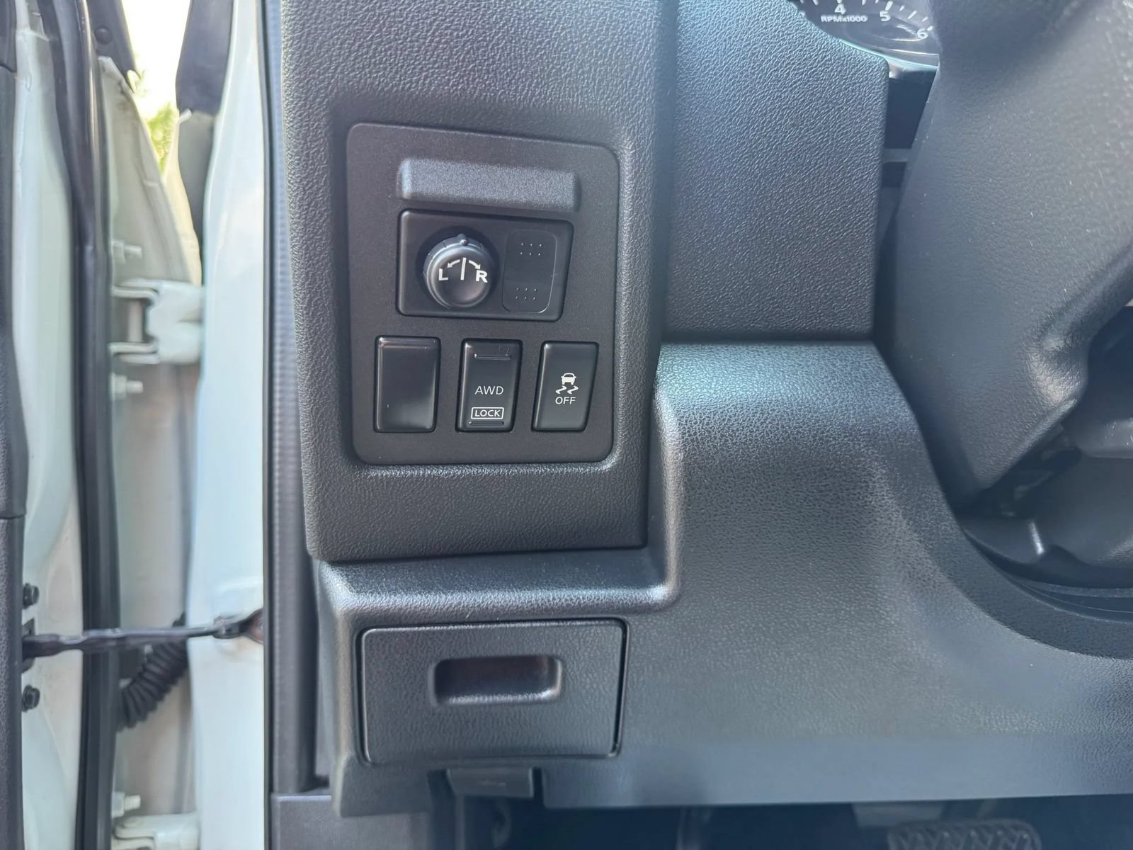 Used 2011 Nissan Rogue SV AWD/4WD image 22