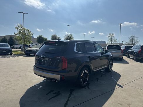 Used 2025 Kia Telluride S image 5