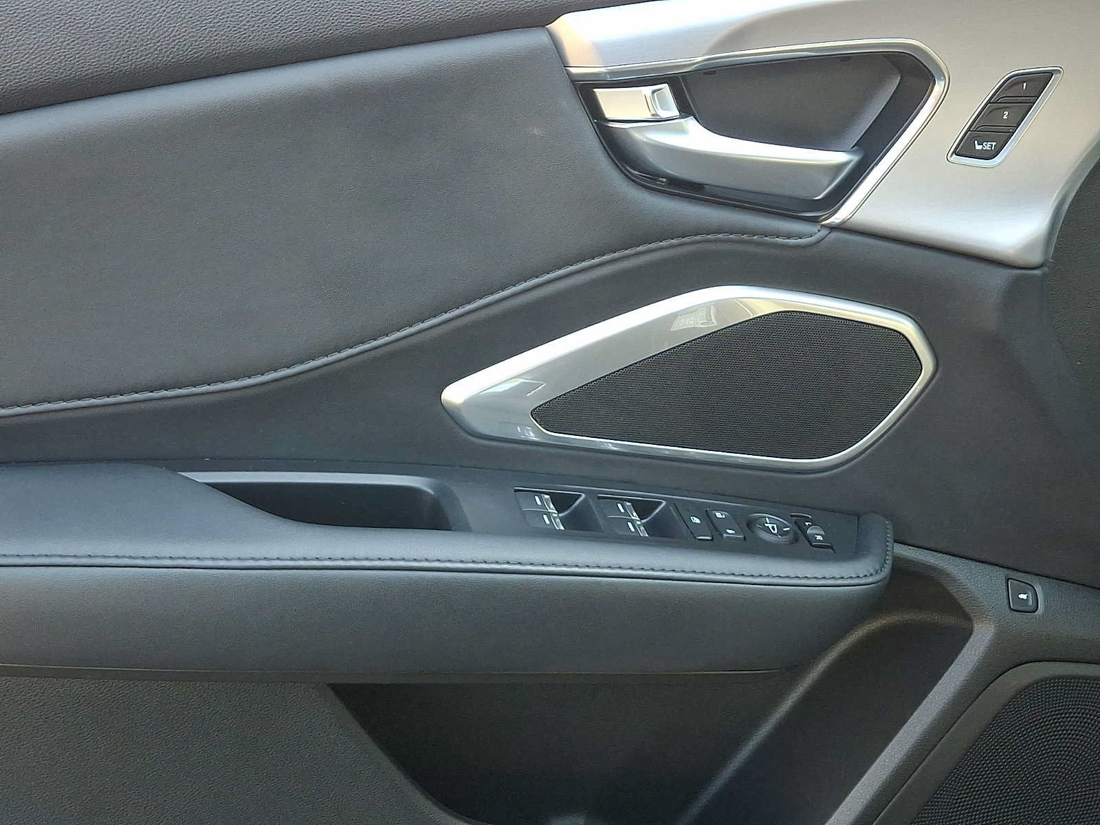 Used 2024 Acura RDX SH-AWD image 12