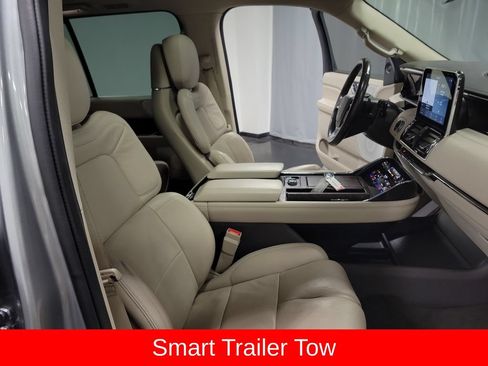 Used 2020 Lincoln Navigator Reserve w/ Luxury Package RWD image 24