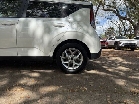 Used 2025 Kia Soul LX w/ LX Technology Package image 10