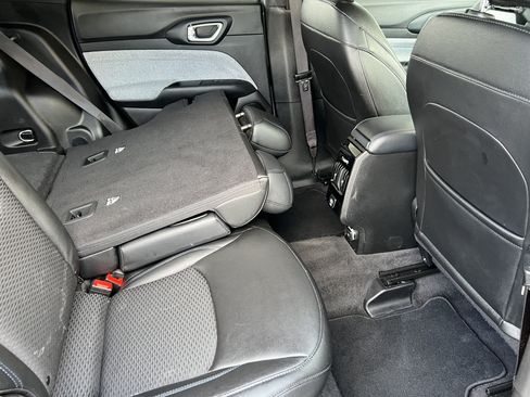 Used 2023 Jeep Compass Latitude AWD/4WD image 22