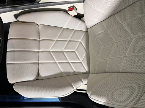 New 2026 BMW 760i xDrive w/ Executive Package image 24