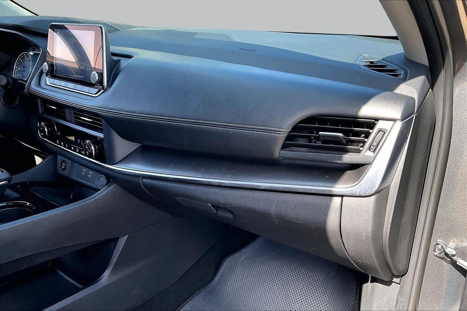 Used 2024 Nissan Rogue SV FWD image 19