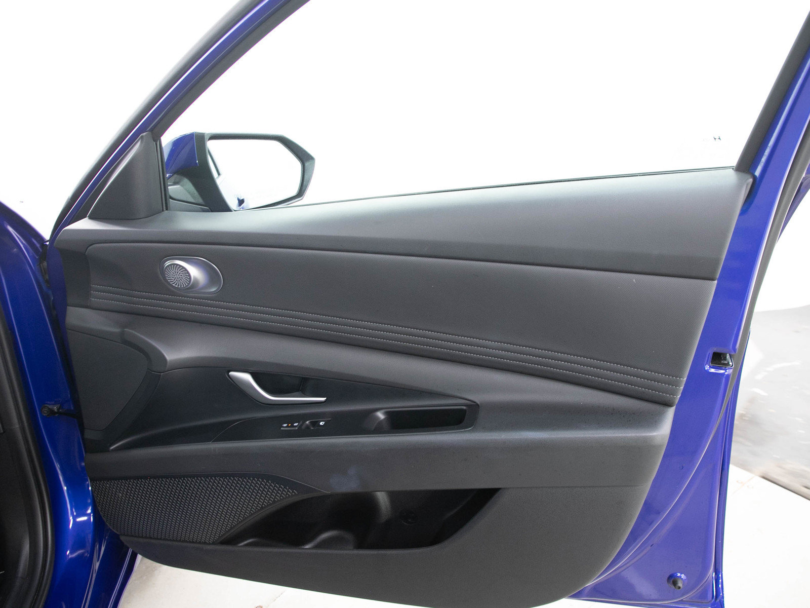 Used 2025 Hyundai Elantra SEL FWD image 9