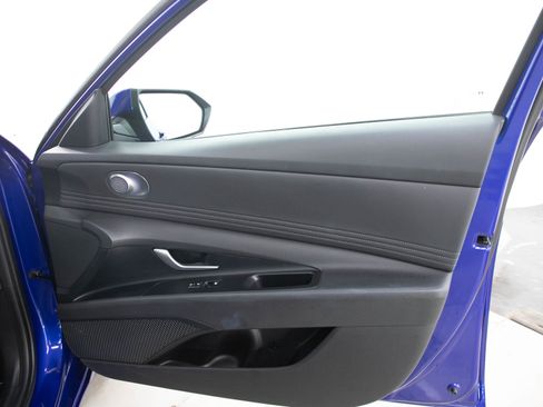 Used 2025 Hyundai Elantra SEL FWD image 9